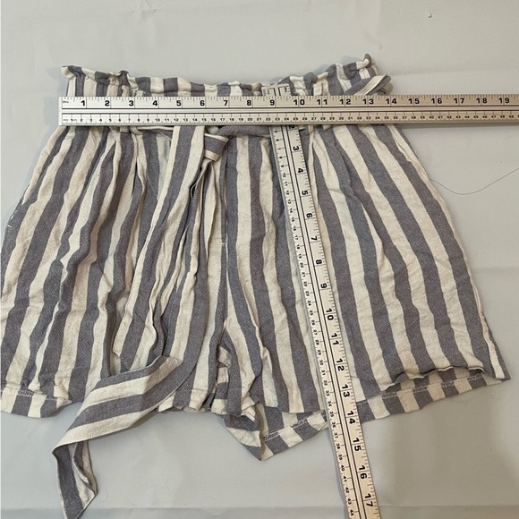 👗 Dynamite High-Waisted Paper Bag Shorts – Women’s Medium 👗 - Picture 9 of 9
